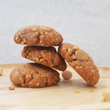 Load image into Gallery viewer, Drive Mum Nuts - Peanut butter cookies with Reeses peanut butter chips
